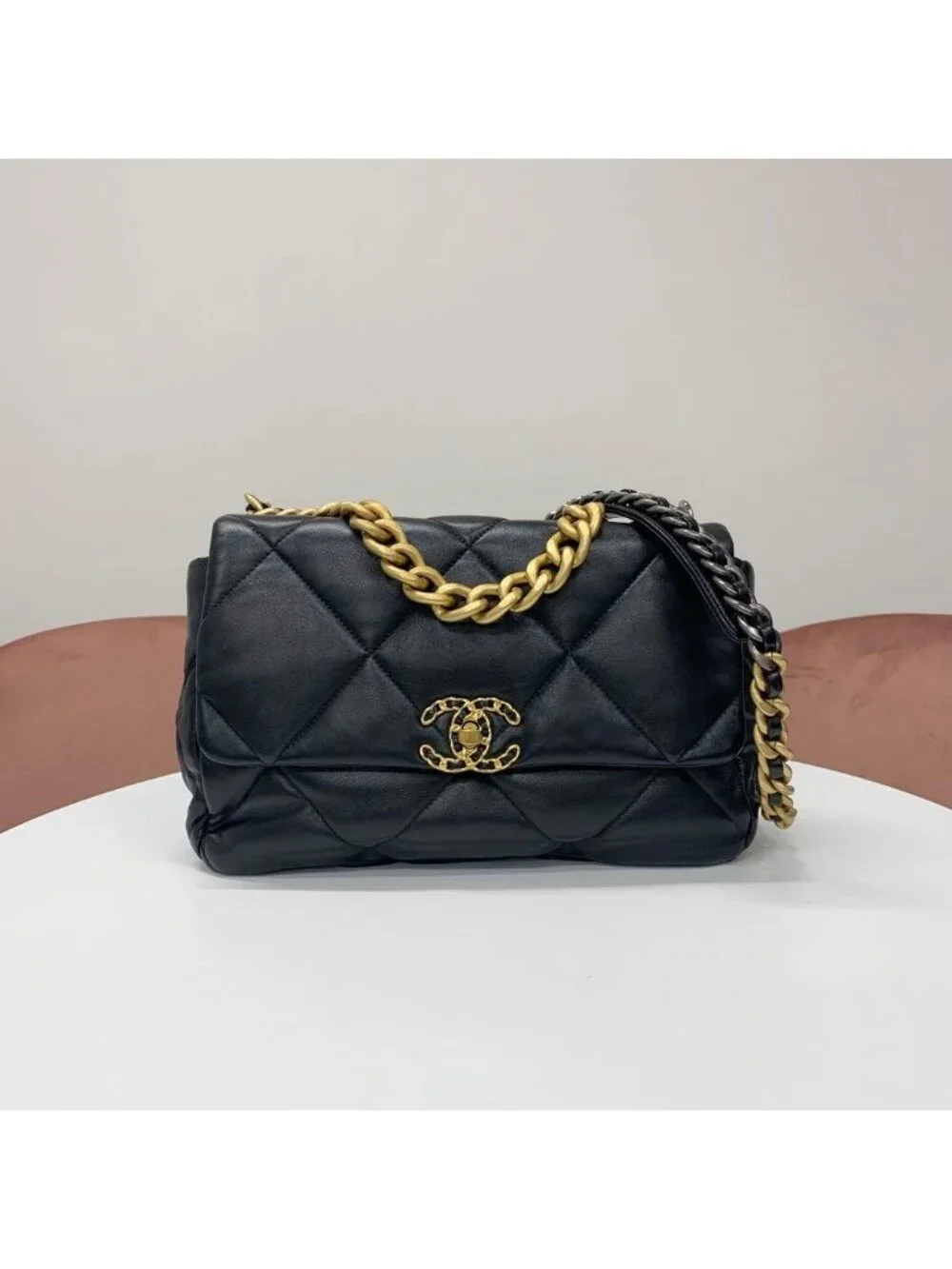 Chanel 19 CC Logo Ta on Rock Chain on Shoulder Bag